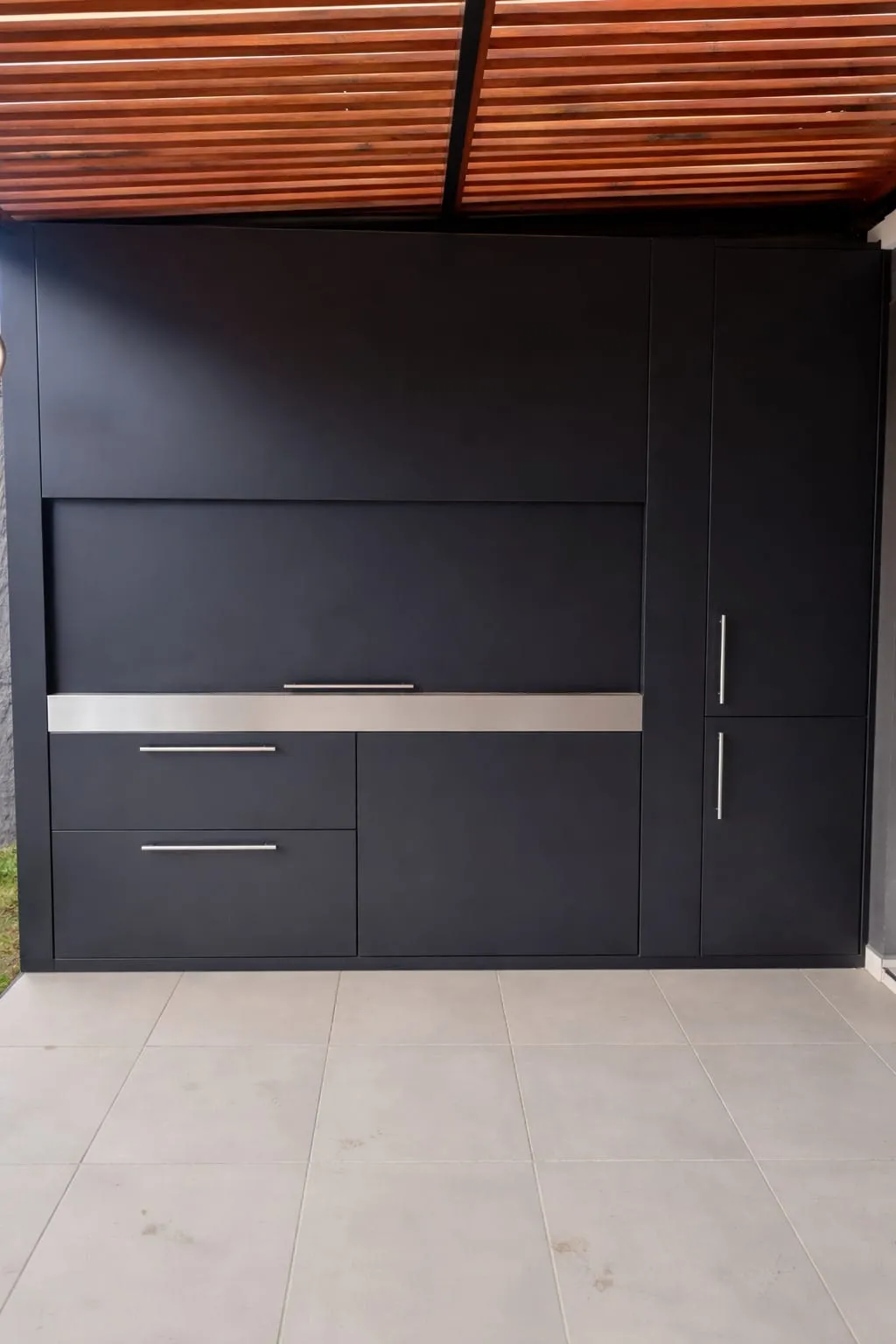 Portón de hierro residencial moderno – Herrería La Plata