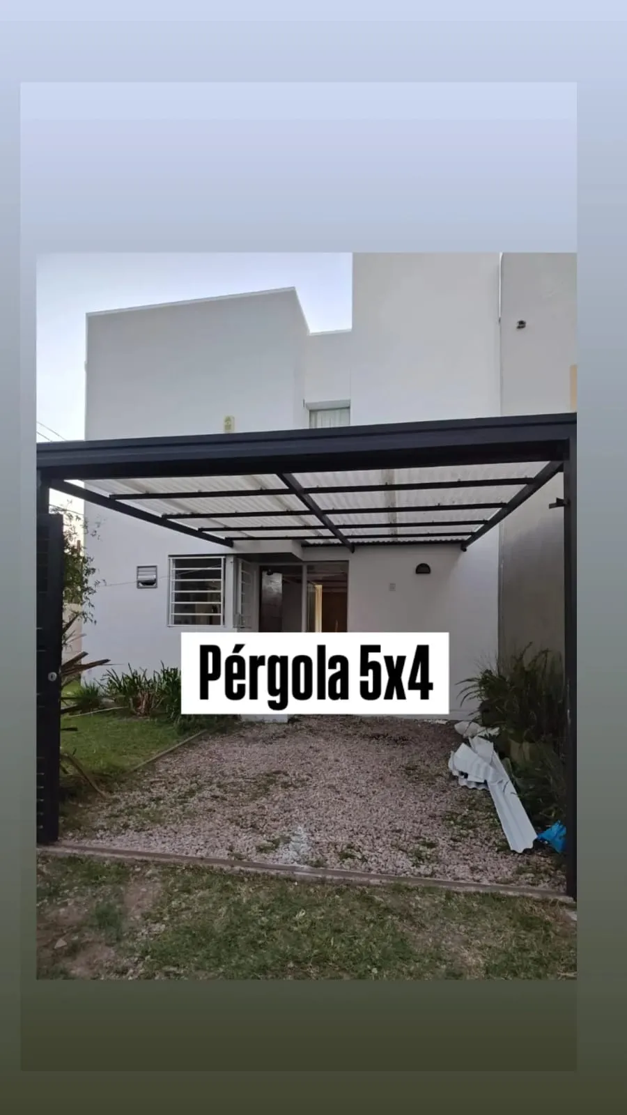 Pérgola metálica en patio – Herrería a medida La Plata
