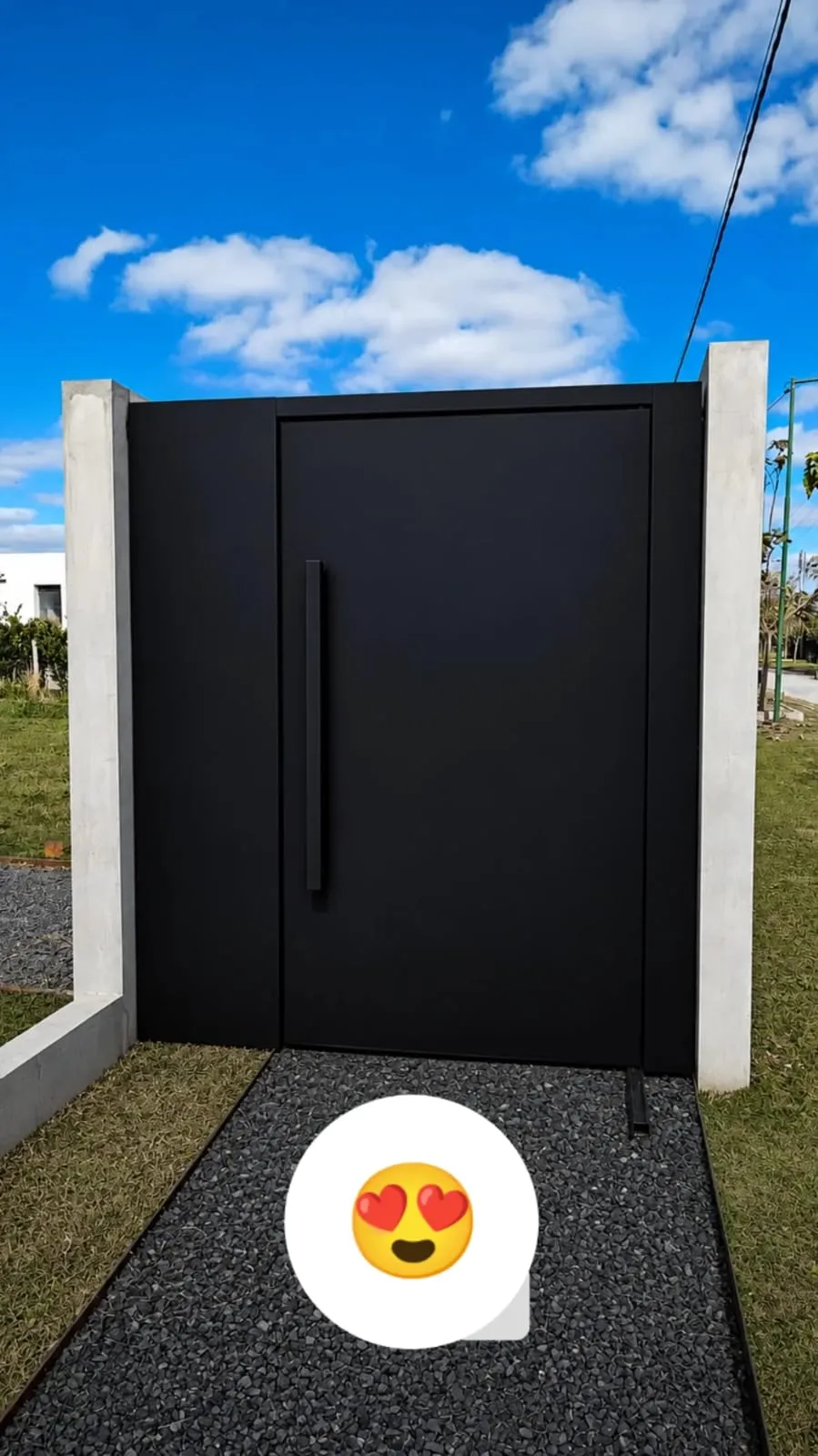 Pérgola moderna en jardín exterior – La Plata